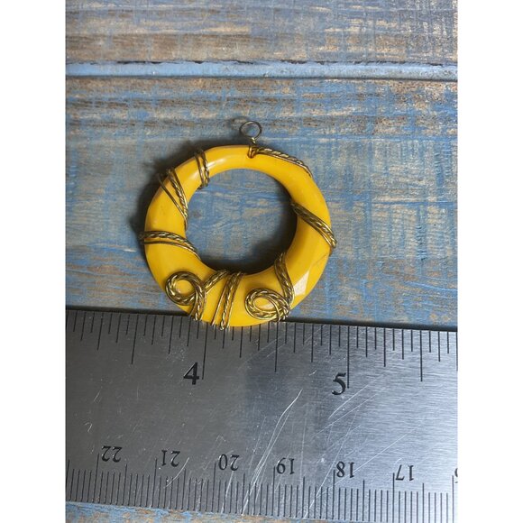 Vintage Yellow Circular Pendant With Metal Wire Wrap Design - Picture 3 of 4